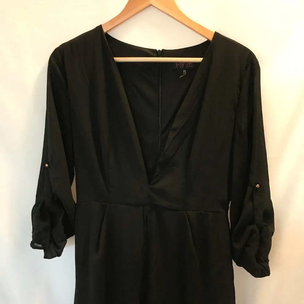 Long black low v-neck dress with shorts inside- M - Picture 4 of 7